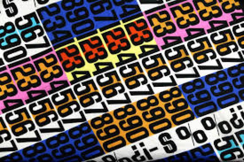 Padrões gráficos coloridos em cordel com números e letras
